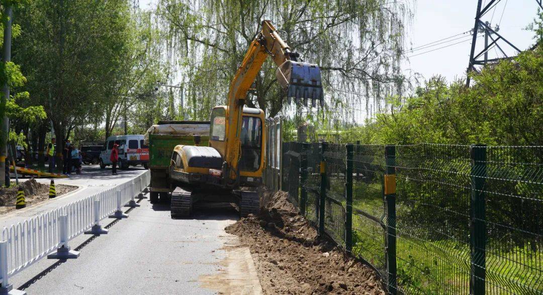 流更安全！长阳镇这两条道路人行步道修建完工k8凯发国国际入口我为群众办实事 人车